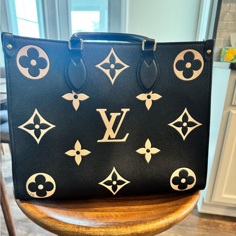 Louis Vuitton OnTheGo MM